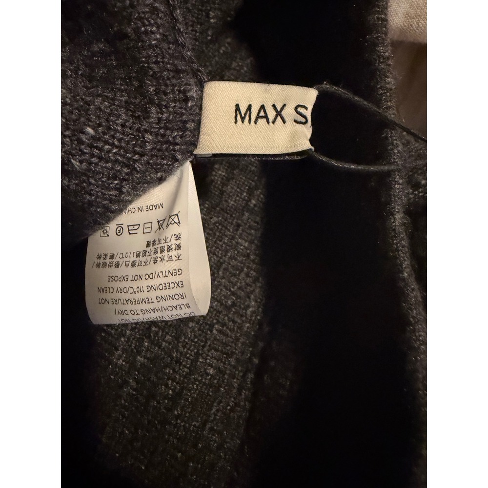 Max Simple NWT SIZE Large - Picture 2 of 14